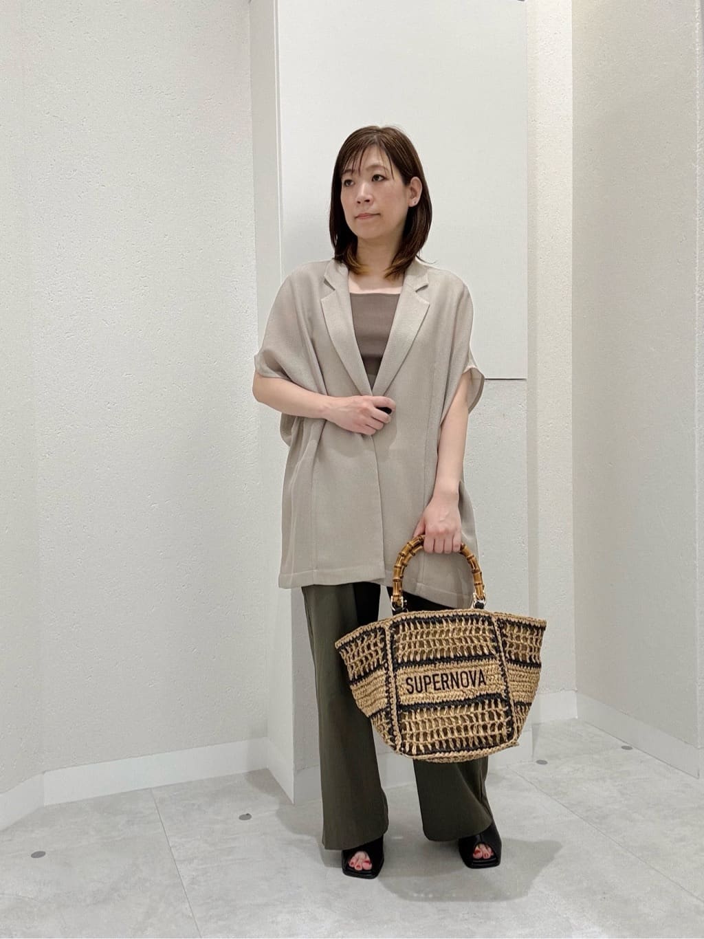 LASUDの2WAYニットタンクトップを使ったコーディネートを紹介します。｜Rakuten Fashion(楽天ファッション／旧楽天ブランドアベニュー)5924735