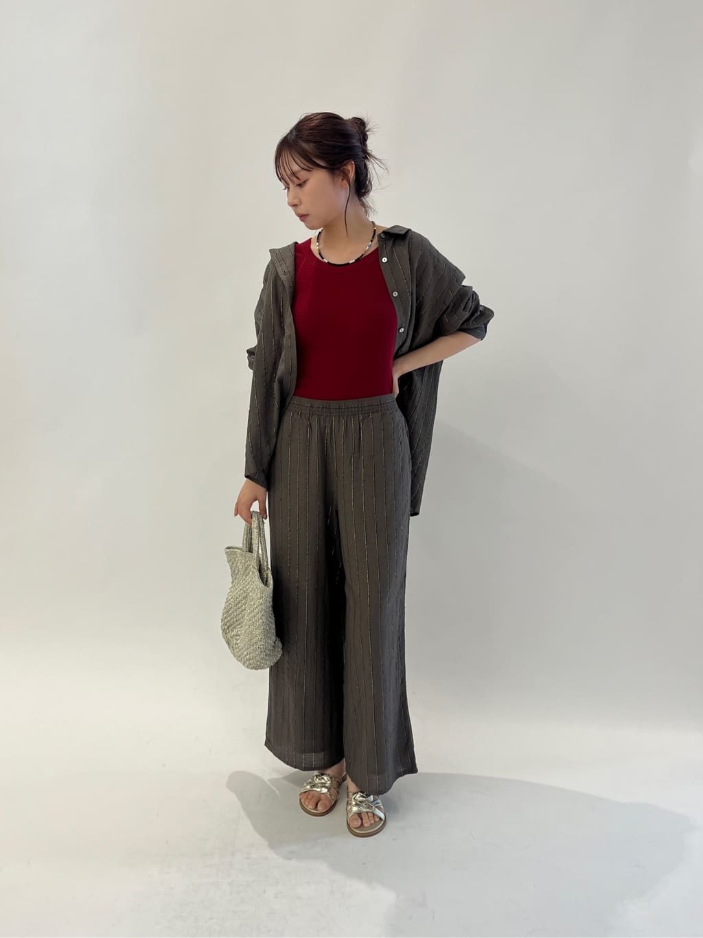 Vinのラメストライプイージーパンツを使ったコーディネートを紹介します。｜Rakuten Fashion(楽天ファッション／旧楽天ブランドアベニュー)5925075