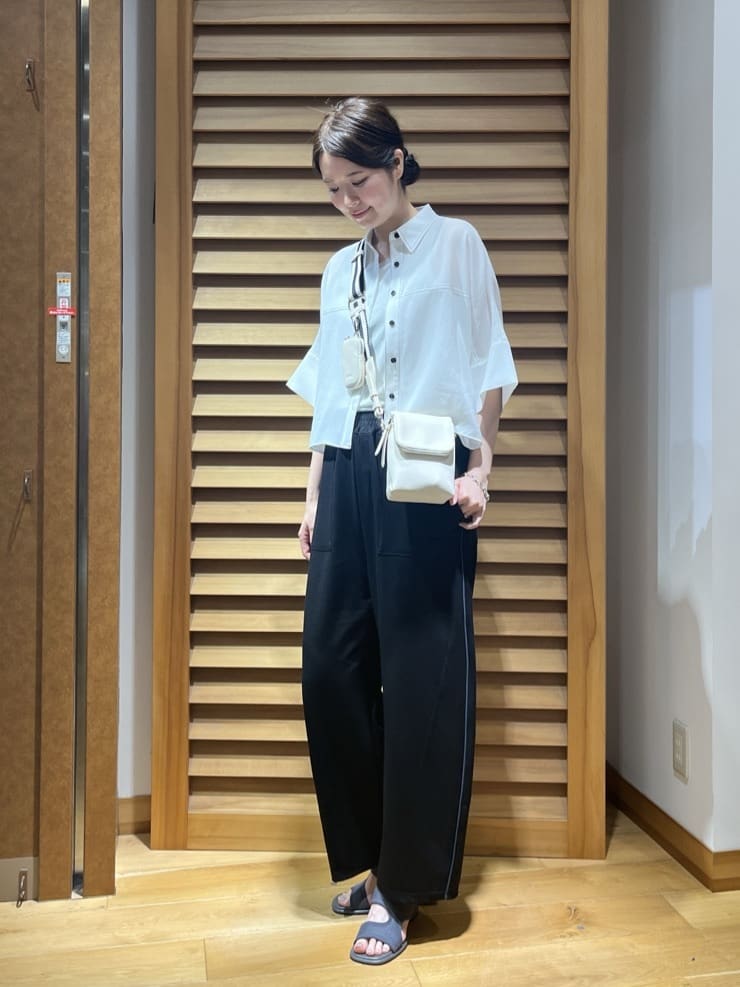 LASUDのボトムエンボスショルダーバッグを使ったコーディネートを紹介します。｜Rakuten Fashion(楽天ファッション／旧楽天ブランドアベニュー)5928035