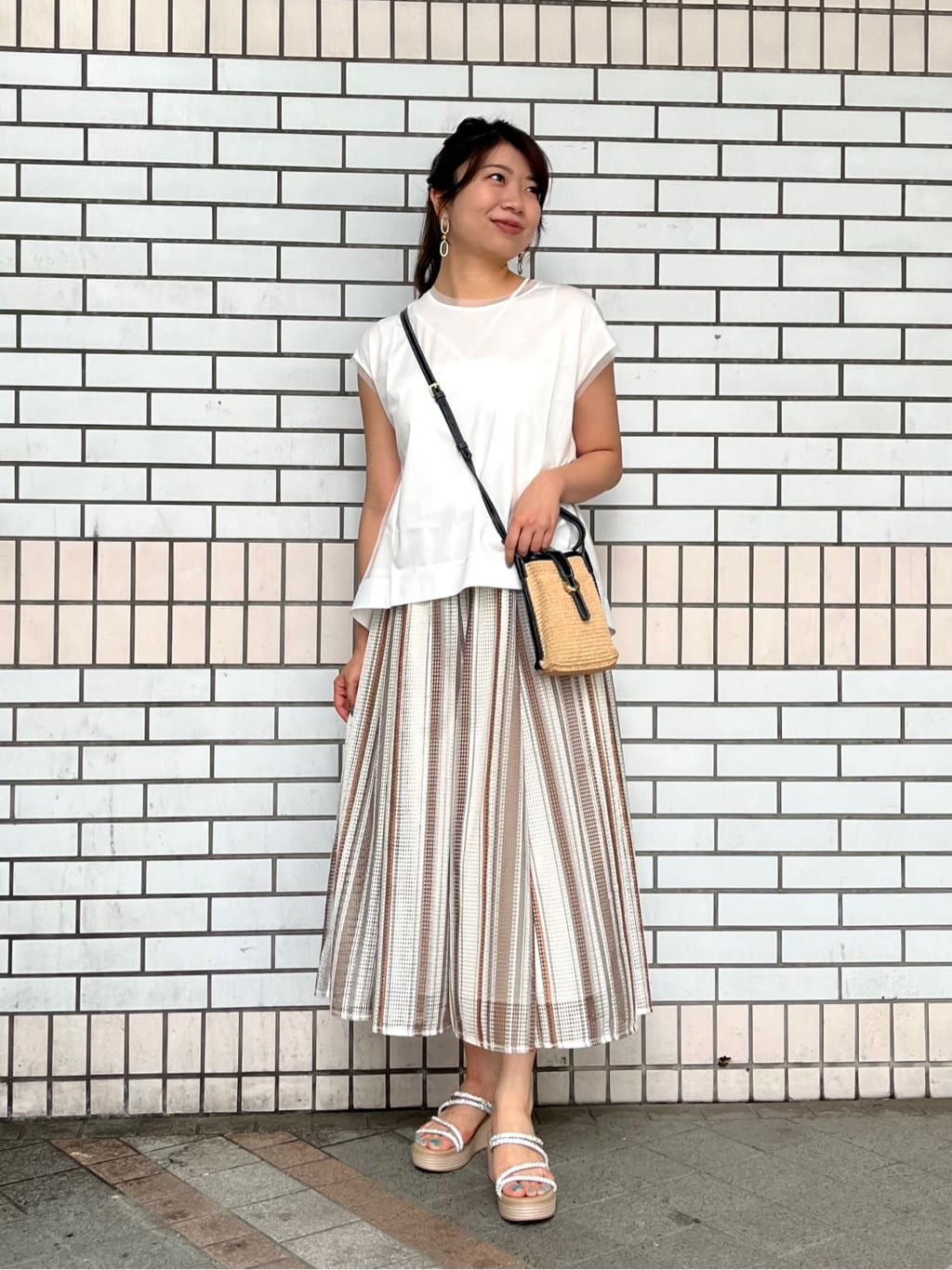 Vinのバックチュールフレンチスリーブカットソーを使ったコーディネートを紹介します。｜Rakuten Fashion(楽天ファッション／旧楽天ブランドアベニュー)5928262