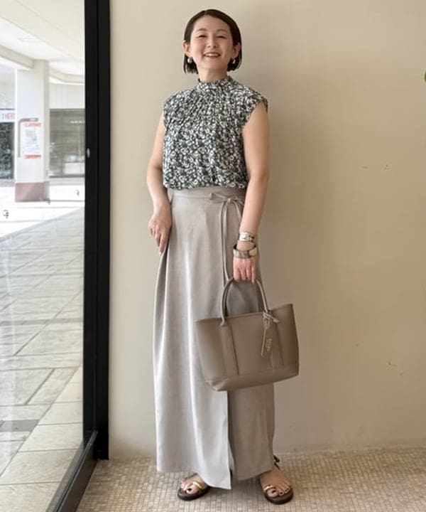 BEAMS HEARTのネック フリル シャーリング ブラウスを使ったコーディネートを紹介します。｜Rakuten Fashion(楽天ファッション／旧楽天ブランドアベニュー)5928399