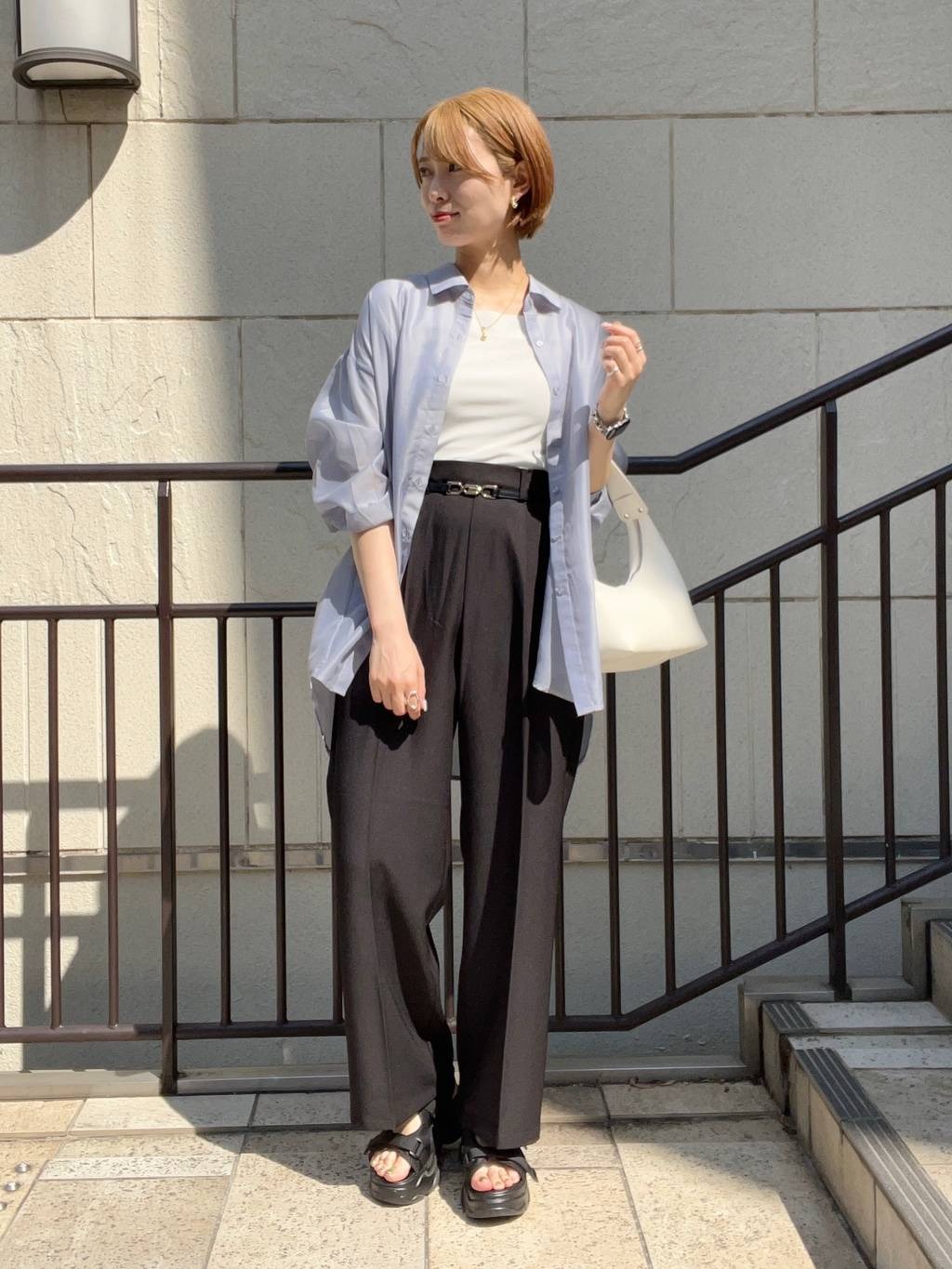 mysty womanのバックデザインシアーシャツを使ったコーディネートを紹介します。｜Rakuten Fashion(楽天ファッション／旧楽天ブランドアベニュー)5928350