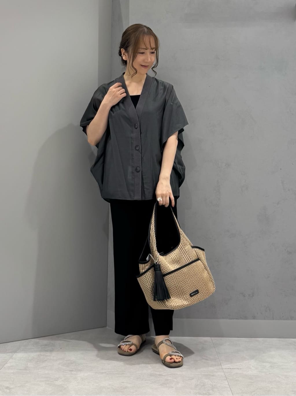 LASUDのシアーカーデブラウスを使ったコーディネートを紹介します。｜Rakuten Fashion(楽天ファッション／旧楽天ブランドアベニュー)5929640