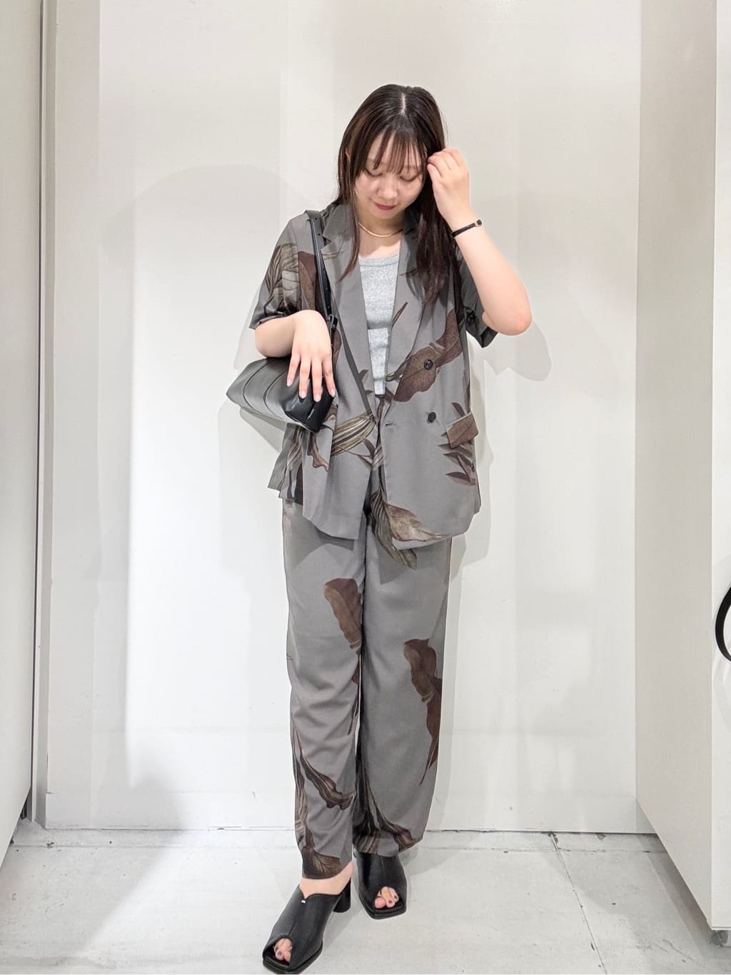 LASUDのPUFF CLASP CLUTCHを使ったコーディネートを紹介します。｜Rakuten Fashion(楽天ファッション／旧楽天ブランドアベニュー)5931623