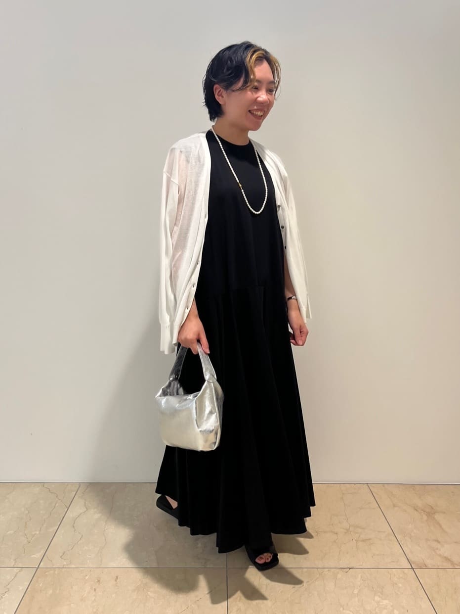 1er Arrondissementの2WAYシルバーミニバックを使ったコーディネートを紹介します。｜Rakuten Fashion(楽天ファッション／旧楽天ブランドアベニュー)5932009