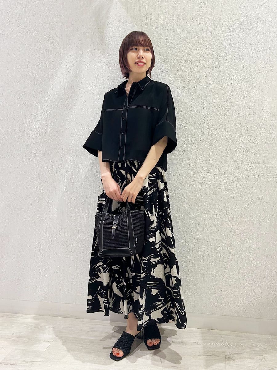 Vinのブラッシュプリントフレアスカートを使ったコーディネートを紹介します。｜Rakuten Fashion(楽天ファッション／旧楽天ブランドアベニュー)5936039