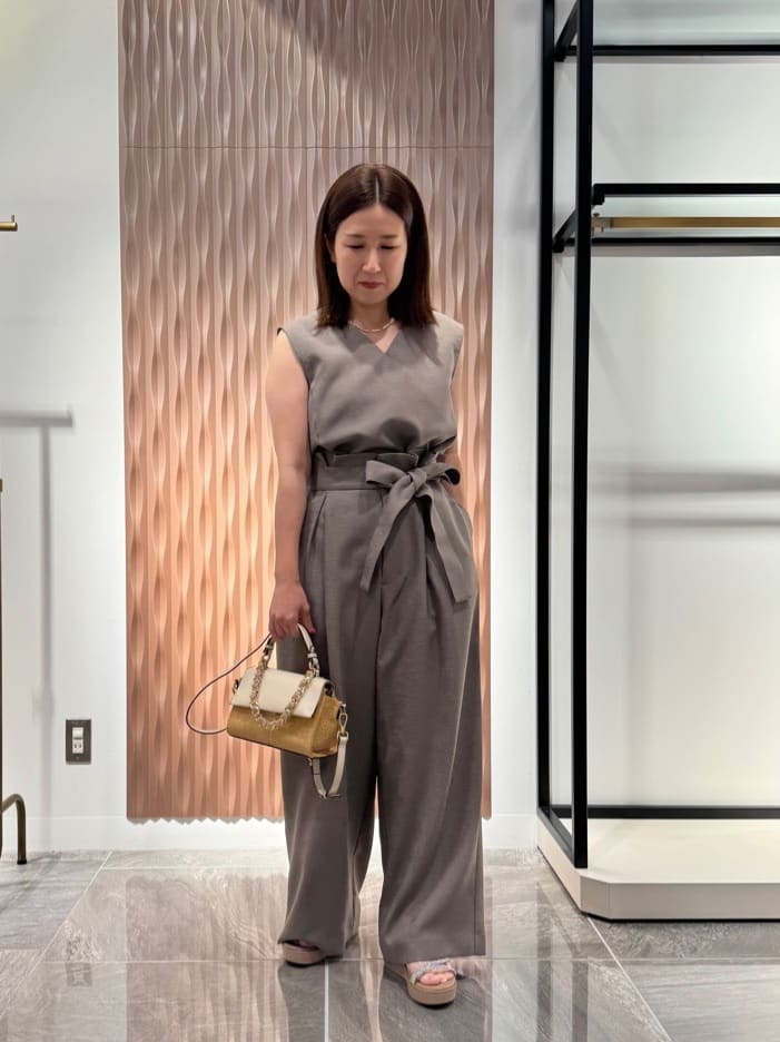 VinのリネンライクVネックブラウスを使ったコーディネートを紹介します。｜Rakuten Fashion(楽天ファッション／旧楽天ブランドアベニュー)5936211