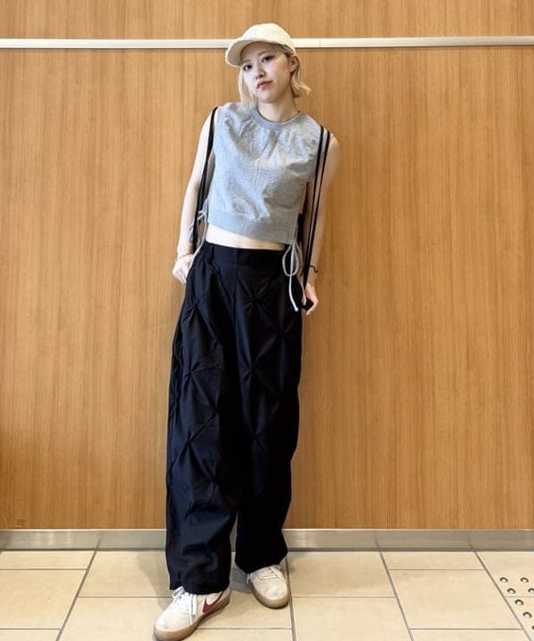 BEAMS HEARTのピン刺繍 コクーンパンツを使ったコーディネートを紹介します。｜Rakuten Fashion(楽天ファッション／旧楽天ブランドアベニュー)5936371