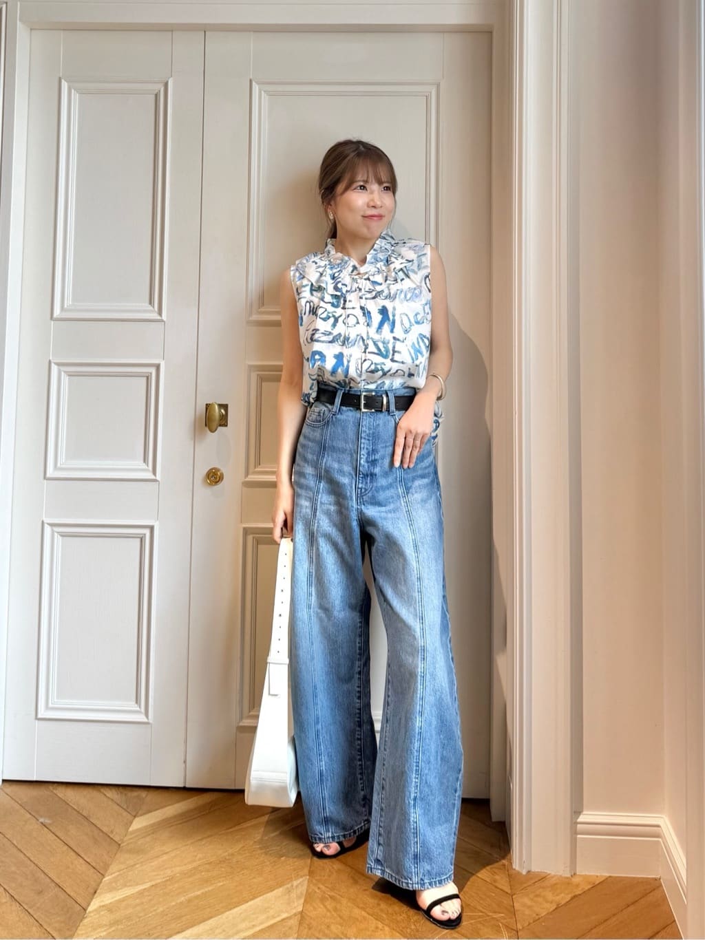 allurevilleのPONTOGLIOフリルカラーブラウスを使ったコーディネート 