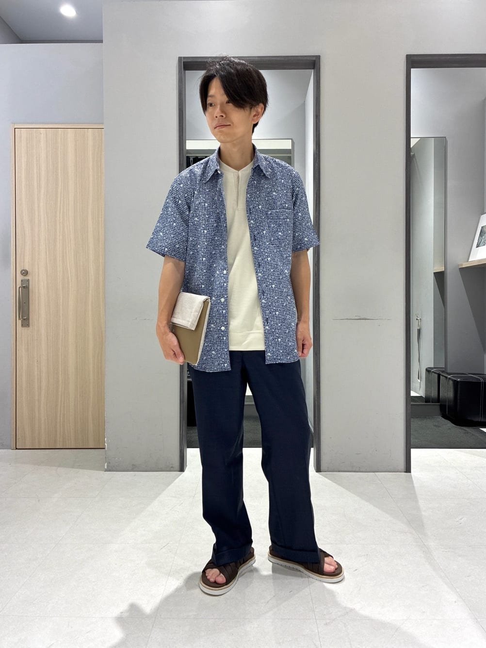 TAKEO KIKUCHIの【無地・チェック・ボタニカル柄】リップル シャツを使ったコーディネートを紹介します。｜Rakuten Fashion(楽天ファッション／旧楽天ブランドアベニュー)5937512