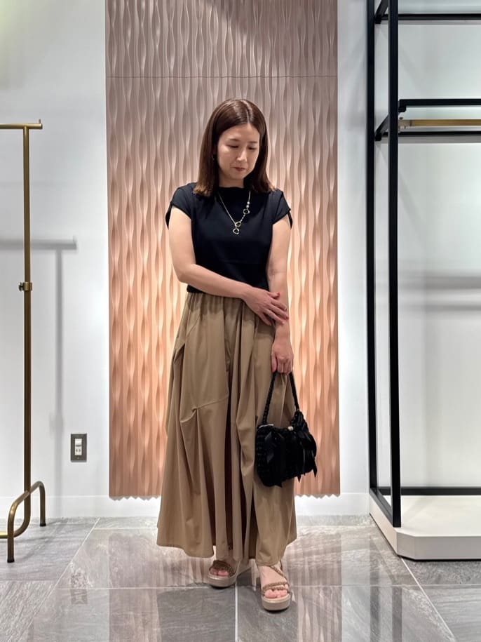 Vinのタックワークストレッチフレアスカートを使ったコーディネートを紹介します。｜Rakuten Fashion(楽天ファッション／旧楽天ブランドアベニュー)5940684