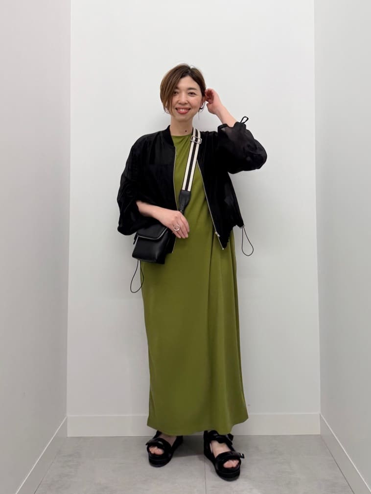 LASUDのバックベルトノースリーブリブワンピースを使ったコーディネートを紹介します。｜Rakuten Fashion(楽天ファッション／旧楽天ブランドアベニュー)5942009