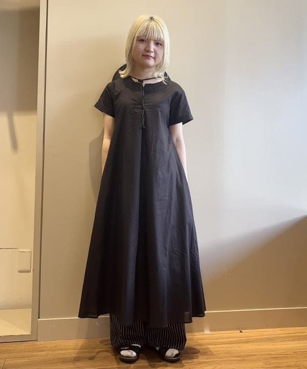 BEAMS HEARTの【洗濯機洗い可】スキッパーネック 2WAY ワンピース 25SS 夏 リラックスを使ったコーディネートを紹介します。｜Rakuten Fashion(楽天ファッション／旧楽天ブランドアベニュー)5942751