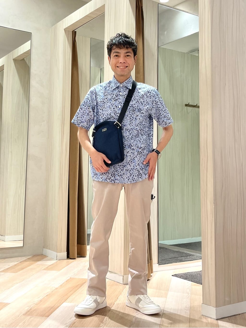 TAKEO KIKUCHIのストライプ小花プリント 半袖シャツを使ったコーディネートを紹介します。｜Rakuten Fashion(楽天ファッション／旧楽天ブランドアベニュー)5943320