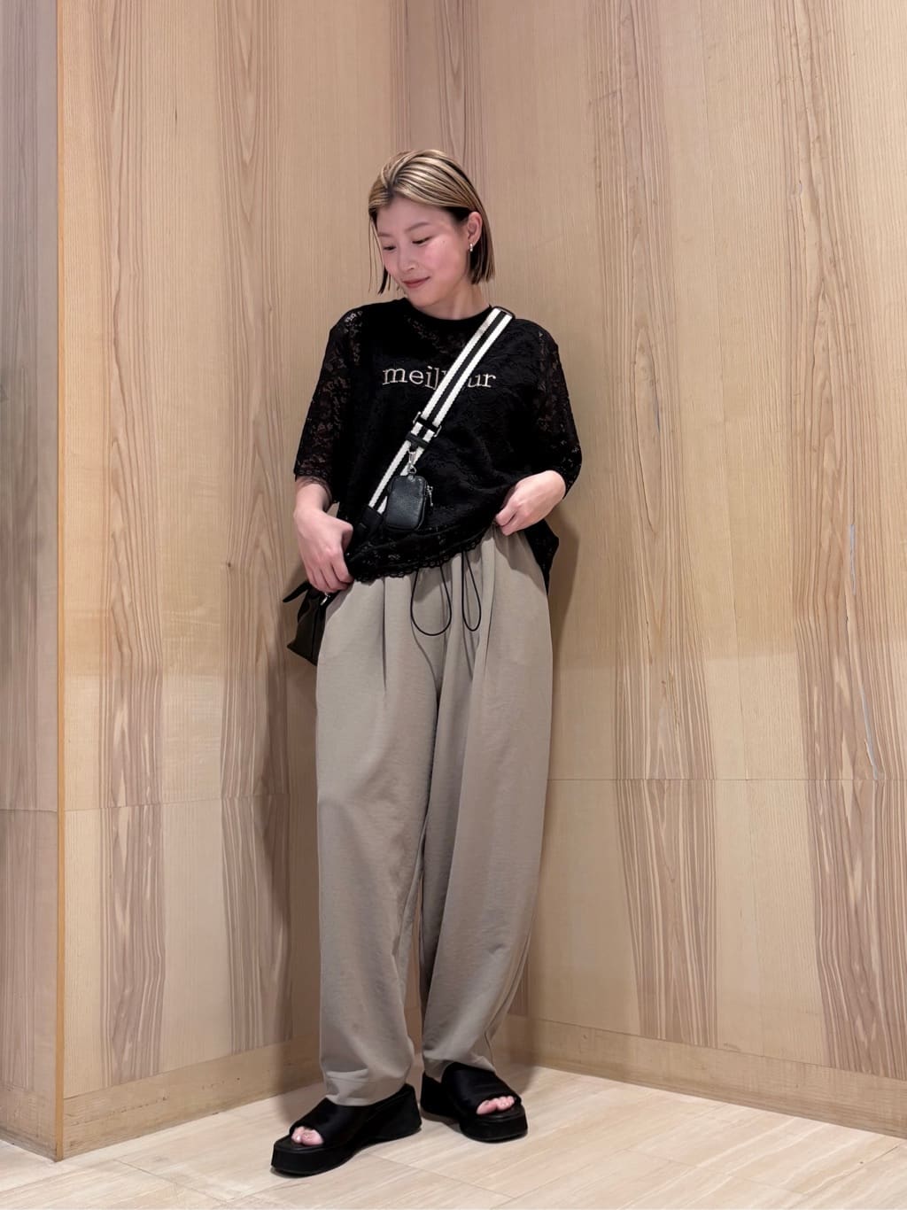 Vinのコクーンシルエットパンツを使ったコーディネートを紹介します。｜Rakuten Fashion(楽天ファッション／旧楽天ブランドアベニュー)5943799