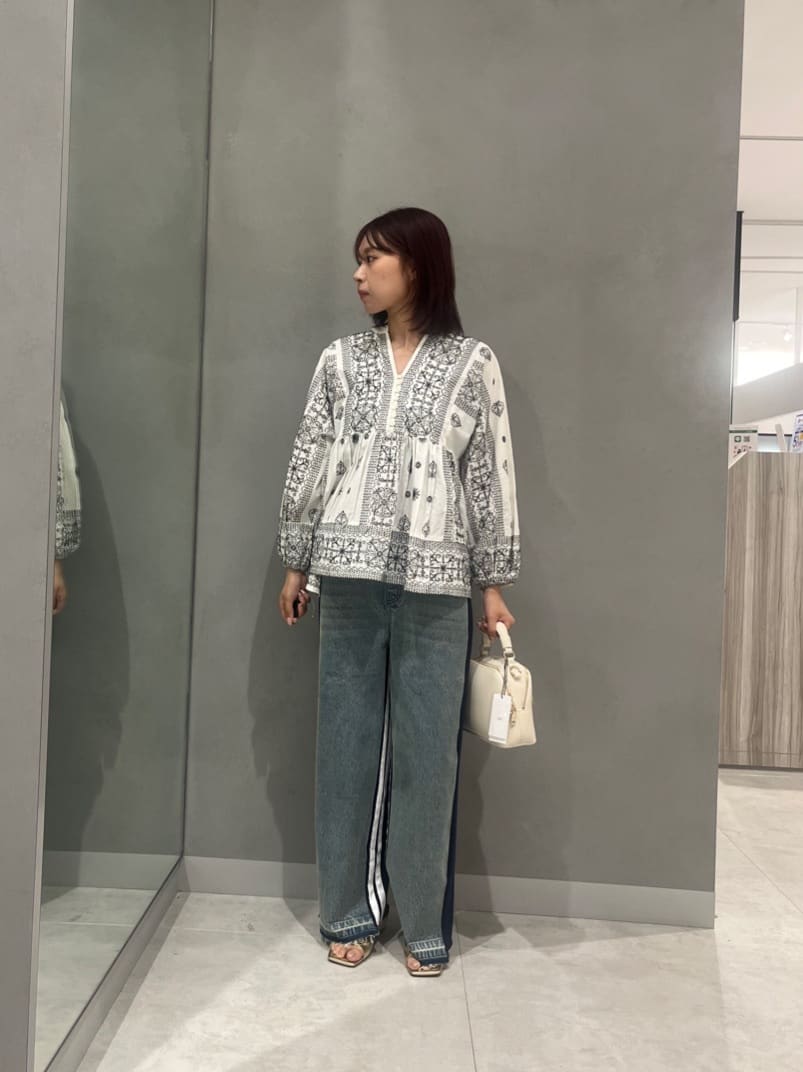 Vinのオリエンタル刺繍ティアードブラウスを使ったコーディネートを紹介します。｜Rakuten Fashion(楽天ファッション／旧楽天ブランドアベニュー)5944045