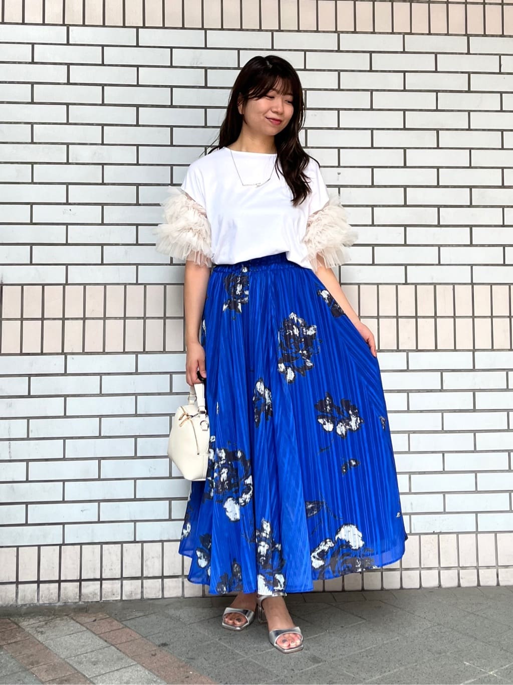 Vinのボリュームチュールスリーブカットソーを使ったコーディネートを紹介します。｜Rakuten Fashion(楽天ファッション／旧楽天ブランドアベニュー)5948134