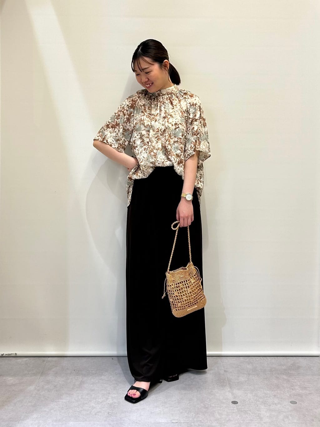 Vinのペイントフラワーシフォンブラウスを使ったコーディネートを紹介します。｜Rakuten Fashion(楽天ファッション／旧楽天ブランドアベニュー)5948413