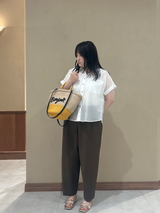 Vinのバックボタンデザインシアーシャツを使ったコーディネートを紹介します。｜Rakuten Fashion(楽天ファッション／旧楽天ブランドアベニュー)5948728