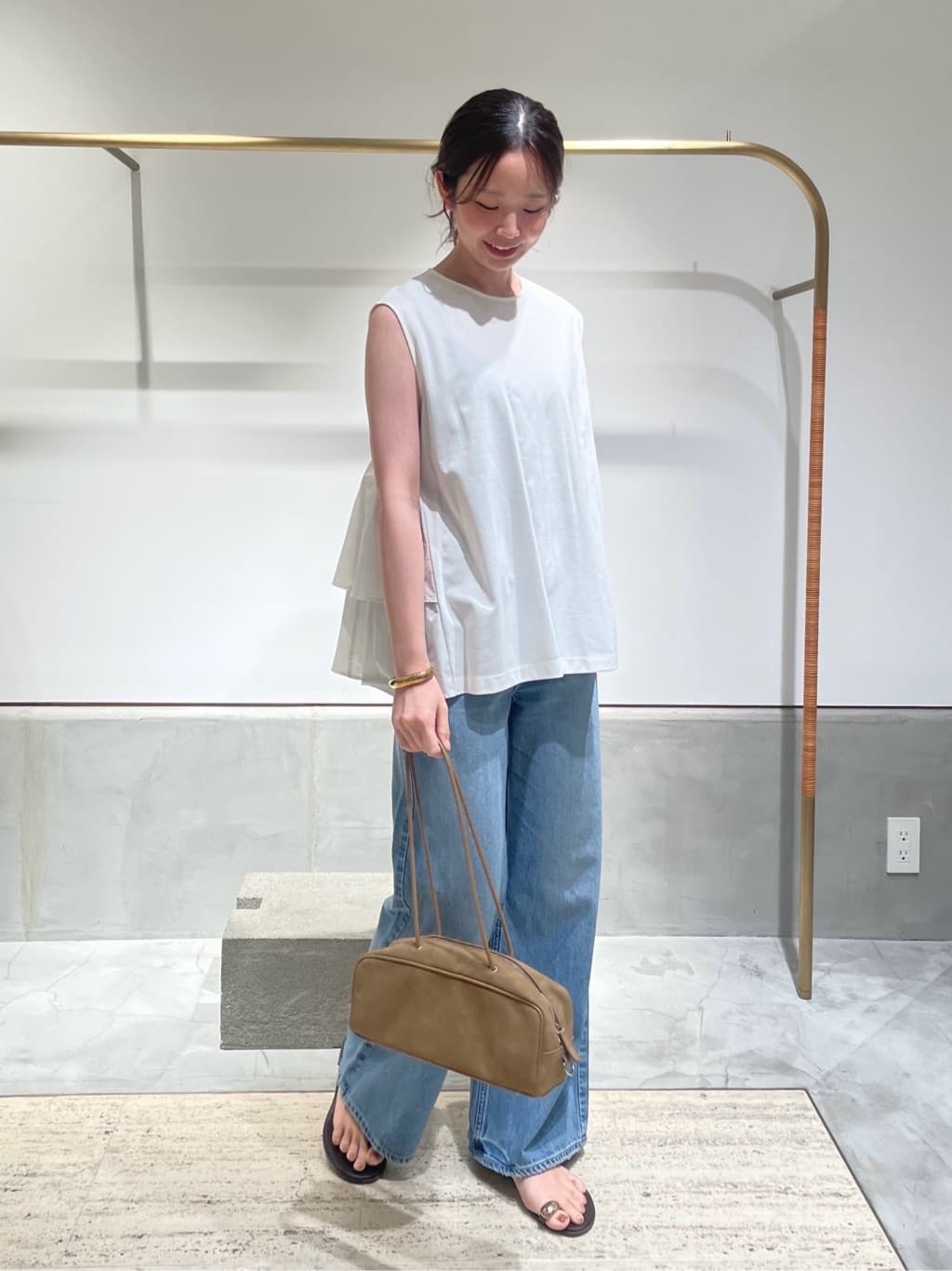 1er Arrondissementのポンチ*タフタバックティアードプルオーバーを使ったコーディネートを紹介します。｜Rakuten Fashion(楽天ファッション／旧楽天ブランドアベニュー)5949344