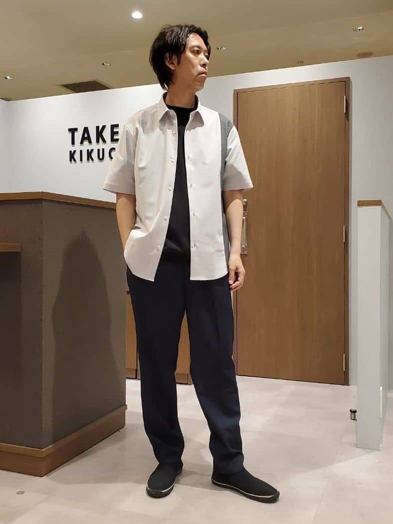 TAKEO KIKUCHIのサイド切り替え 半袖シャツを使ったコーディネートを紹介します。｜Rakuten Fashion(楽天ファッション／旧楽天ブランドアベニュー)5952309