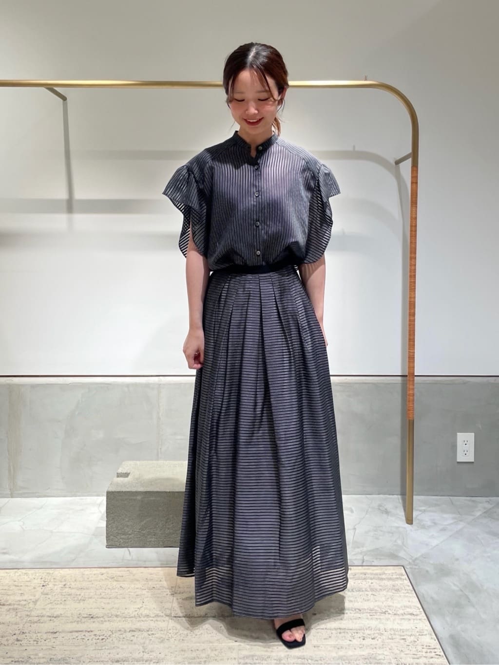 1er Arrondissementのシアーボーダースカートを使ったコーディネートを紹介します。｜Rakuten Fashion(楽天ファッション／旧楽天ブランドアベニュー)5953185