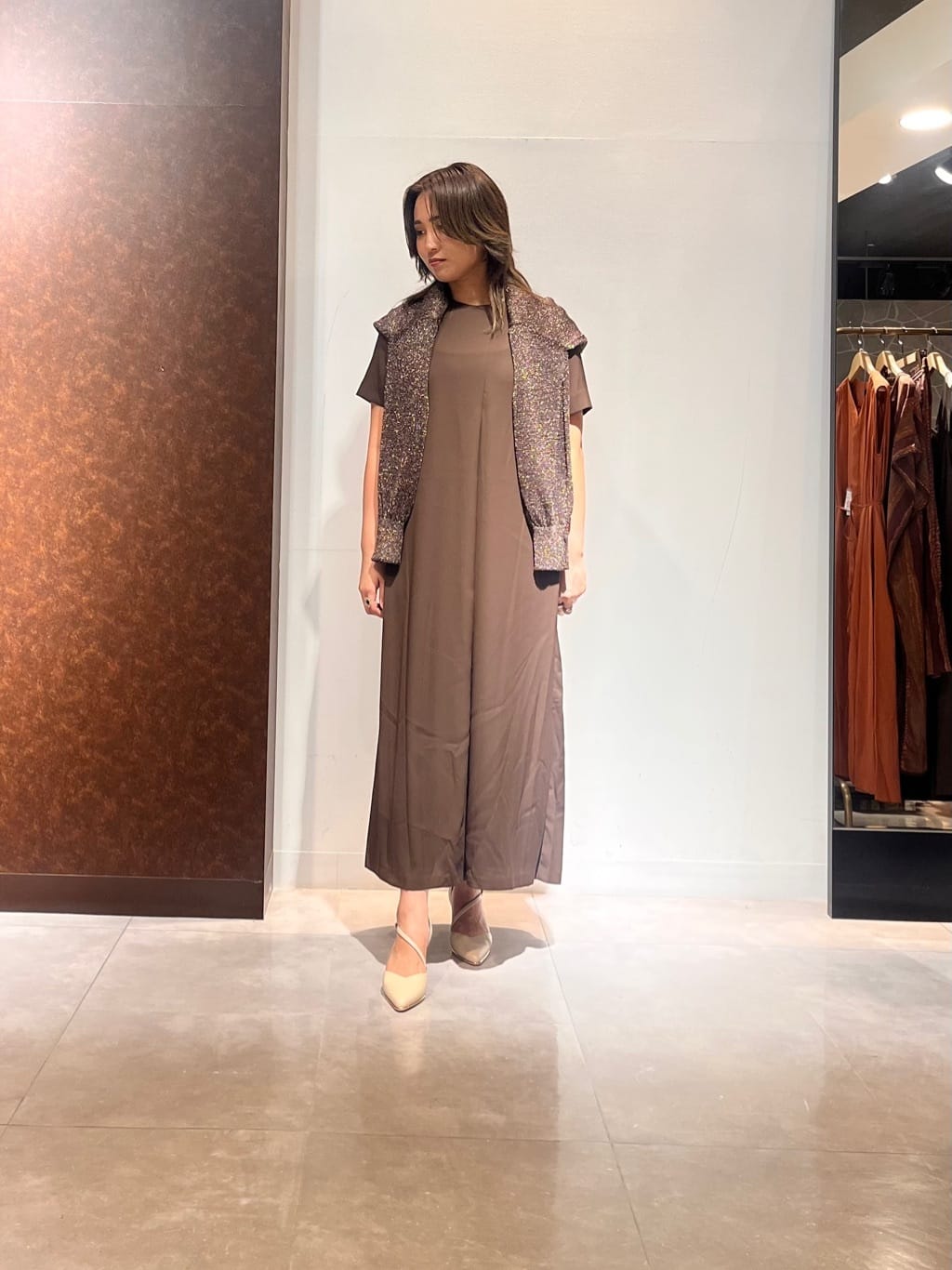 LASUDのバックジップタックロングワンピースを使ったコーディネートを紹介します。｜Rakuten Fashion(楽天ファッション／旧楽天ブランドアベニュー)5953214