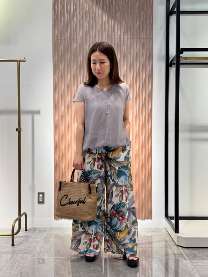 LASUDの雑材スパンコールロゴバッグを使ったコーディネートを紹介します。｜Rakuten Fashion(楽天ファッション／旧楽天ブランドアベニュー)5953333