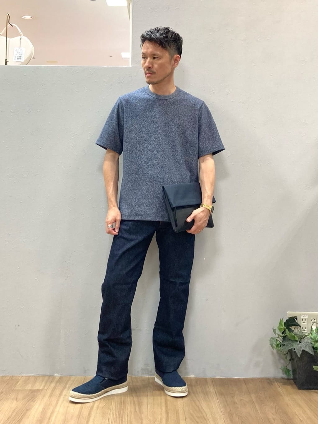 TAKEO KIKUCHIの【尾州織/Made in JAPAN】メランジ Tシャツを使ったコーディネートを紹介します。｜Rakuten Fashion(楽天ファッション／旧楽天ブランドアベニュー)5954634