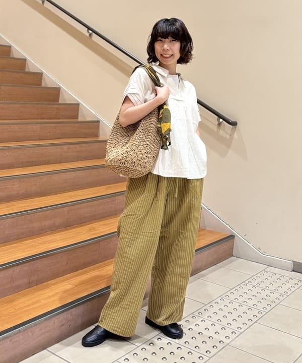 BEAMS HEARTの【洗濯機洗い可】袖デザイン スキッパー シャツ 25SS 半袖 レディース リネン混を使ったコーディネートを紹介します。｜Rakuten Fashion(楽天ファッション／旧楽天ブランドアベニュー)5956368