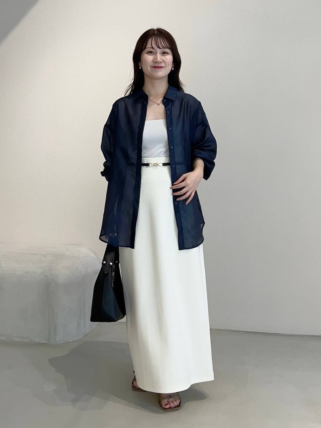 mysty womanのバックデザインシアーシャツを使ったコーディネートを紹介します。｜Rakuten Fashion(楽天ファッション／旧楽天ブランドアベニュー)5956245