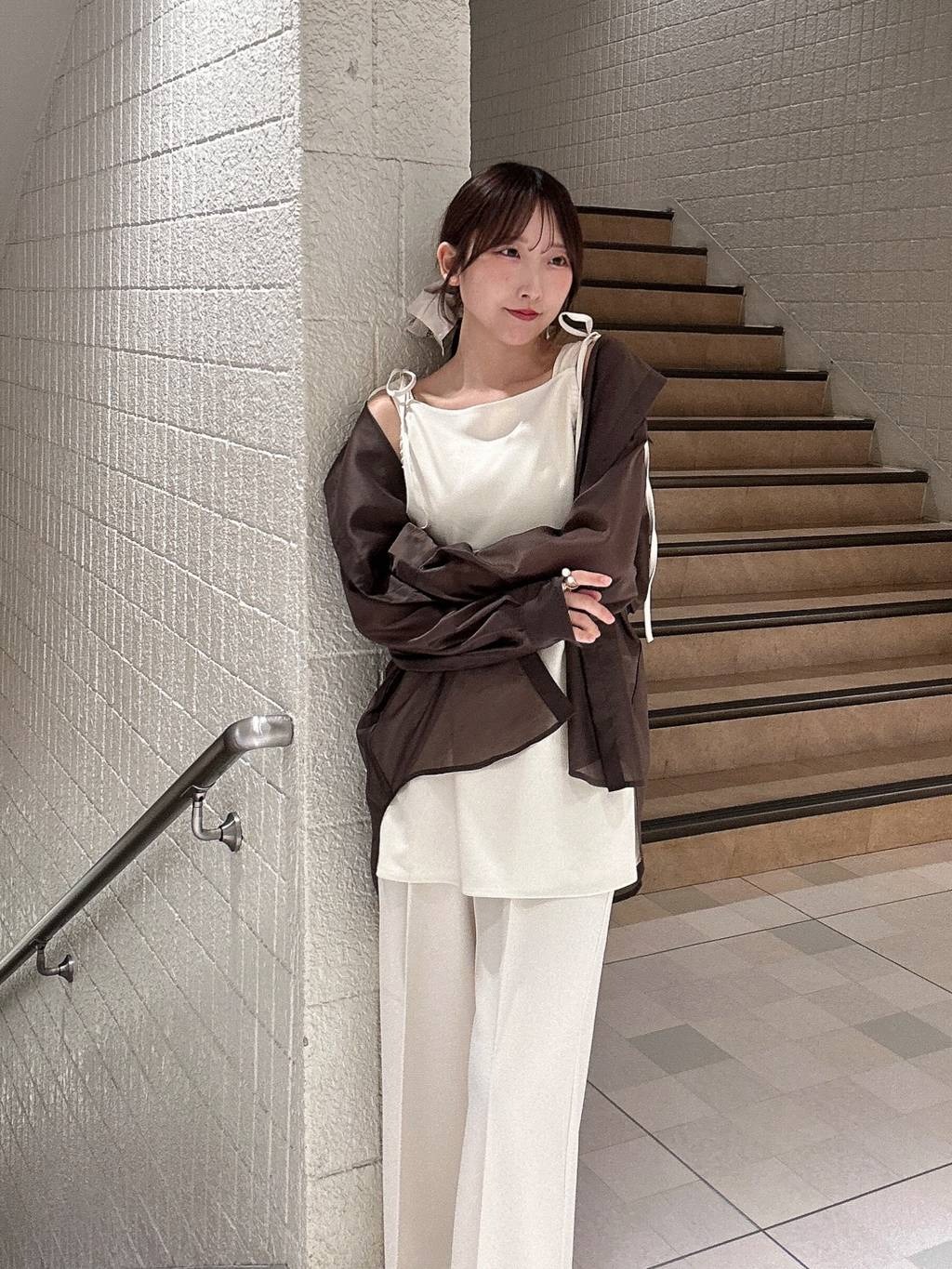 mysty womanのギャザーキャミチュニック&ストレートパンツセットアップを使ったコーディネートを紹介します。｜Rakuten Fashion(楽天ファッション／旧楽天ブランドアベニュー)5956247