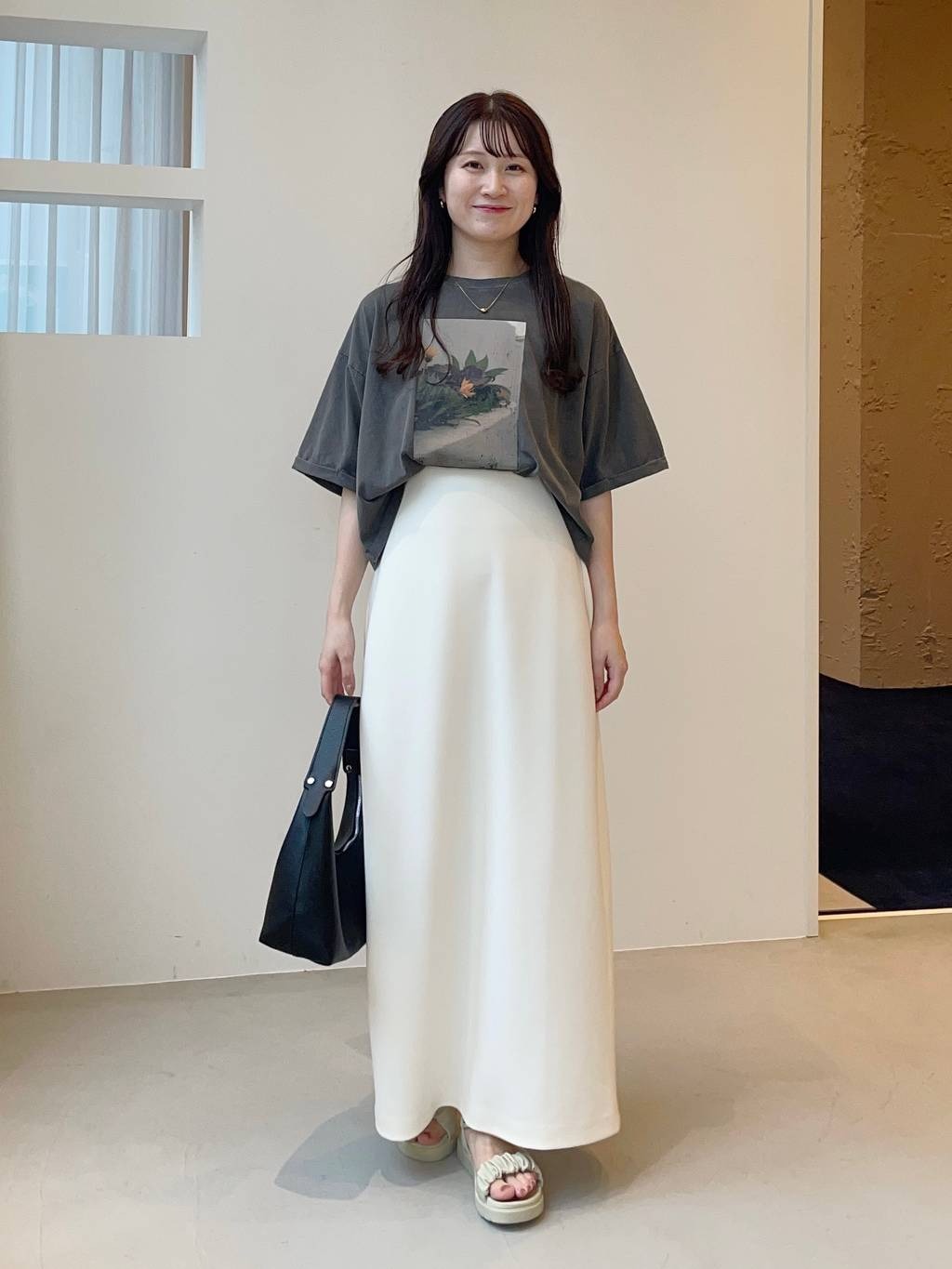 mysty womanのフラワーモチーフTシャツを使ったコーディネートを紹介します。｜Rakuten Fashion(楽天ファッション／旧楽天ブランドアベニュー)5956249