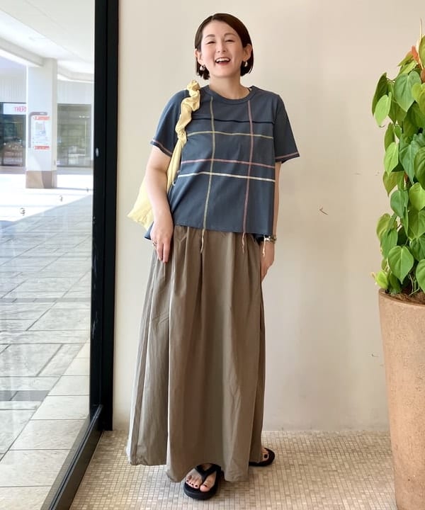 BEAMS HEARTのカラフル フリンジ ステッチ プルオーバーを使ったコーディネートを紹介します。｜Rakuten Fashion(楽天ファッション／旧楽天ブランドアベニュー)5958179