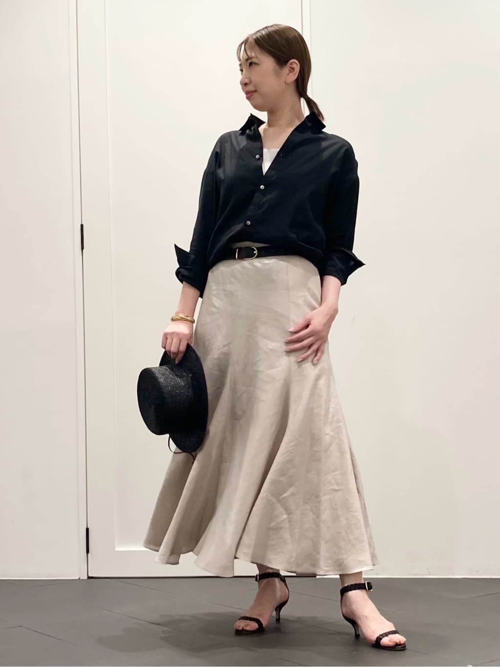 1er Arrondissementの【富岡佳子*1er Arrondissement】ラミーコットンミニマルシャツを使ったコーディネートを紹介します。｜Rakuten Fashion(楽天ファッション／旧楽天ブランドアベニュー)5963478