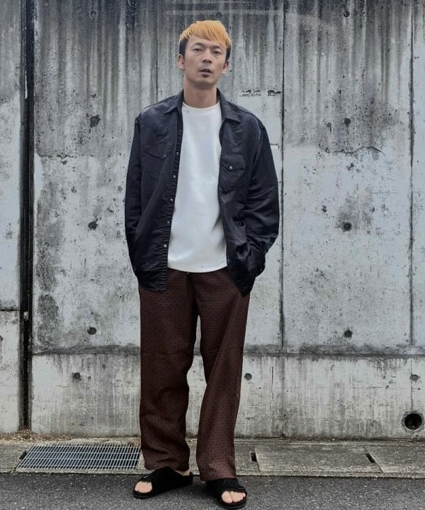 BEAMS MENのプリント リラックス アンクル パンツを使ったコーディネートを紹介します。｜Rakuten Fashion(楽天ファッション／旧楽天ブランドアベニュー)5964273