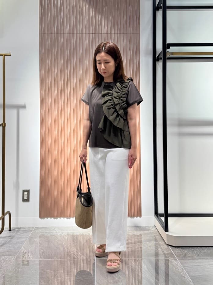 Vinのアシンメトリーフリルカットソーを使ったコーディネートを紹介します。｜Rakuten Fashion(楽天ファッション／旧楽天ブランドアベニュー)5967645