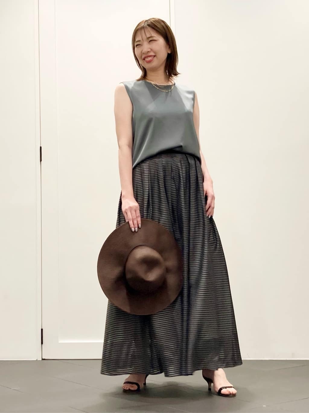 1er Arrondissementの【追加・リニューアル】サテンタンクトップを使ったコーディネートを紹介します。｜Rakuten Fashion(楽天ファッション／旧楽天ブランドアベニュー)5968626