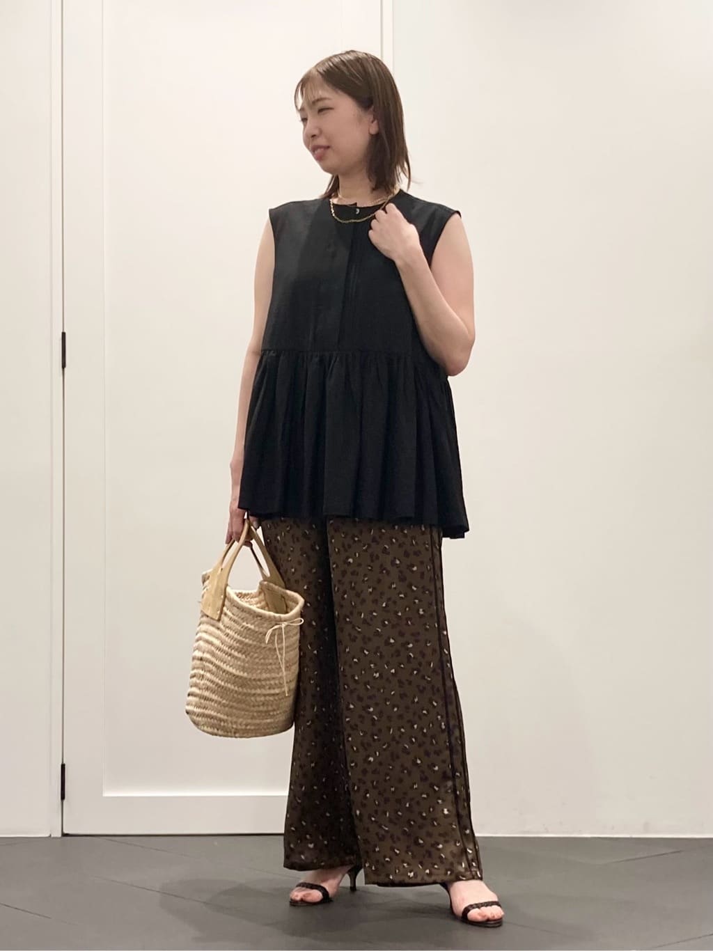 1er Arrondissementのリネンレーヨンペプラムブラウスを使ったコーディネートを紹介します。｜Rakuten Fashion(楽天ファッション／旧楽天ブランドアベニュー)5968629