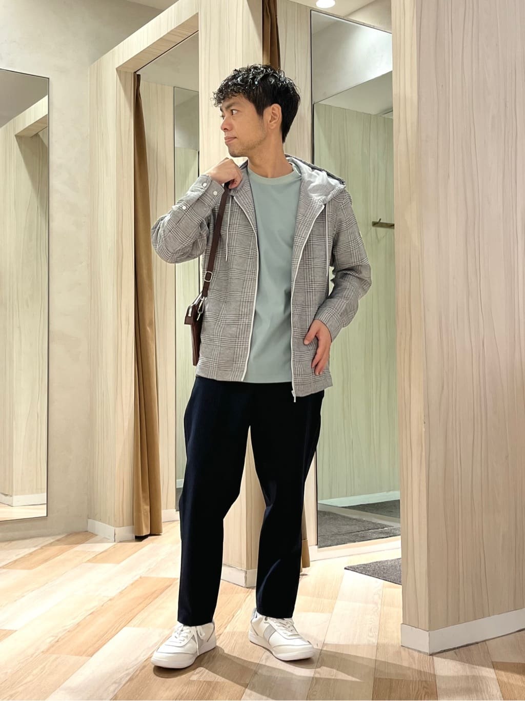 TAKEO KIKUCHIの【Sサイズ~】サイド切替え 半袖カットソーを使ったコーディネートを紹介します。｜Rakuten Fashion(楽天ファッション／旧楽天ブランドアベニュー)5971338