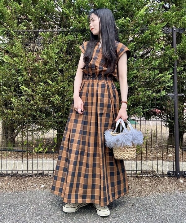 BEAMS HEARTの【秋まで使える】【洗濯機洗い可】ギンガムチェック スキッパー フレアワンピース 25AW フレンチスリーブ 秋色を使ったコーディネートを紹介します。｜Rakuten Fashion(楽天ファッション／旧楽天ブランドアベニュー)5975130