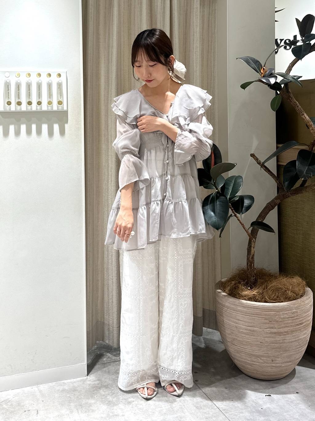 mysty womanの【WEB限定カラー有】楊柳ティアードフリルブラウスを使ったコーディネートを紹介します。｜Rakuten Fashion(楽天ファッション／旧楽天ブランドアベニュー)5974899