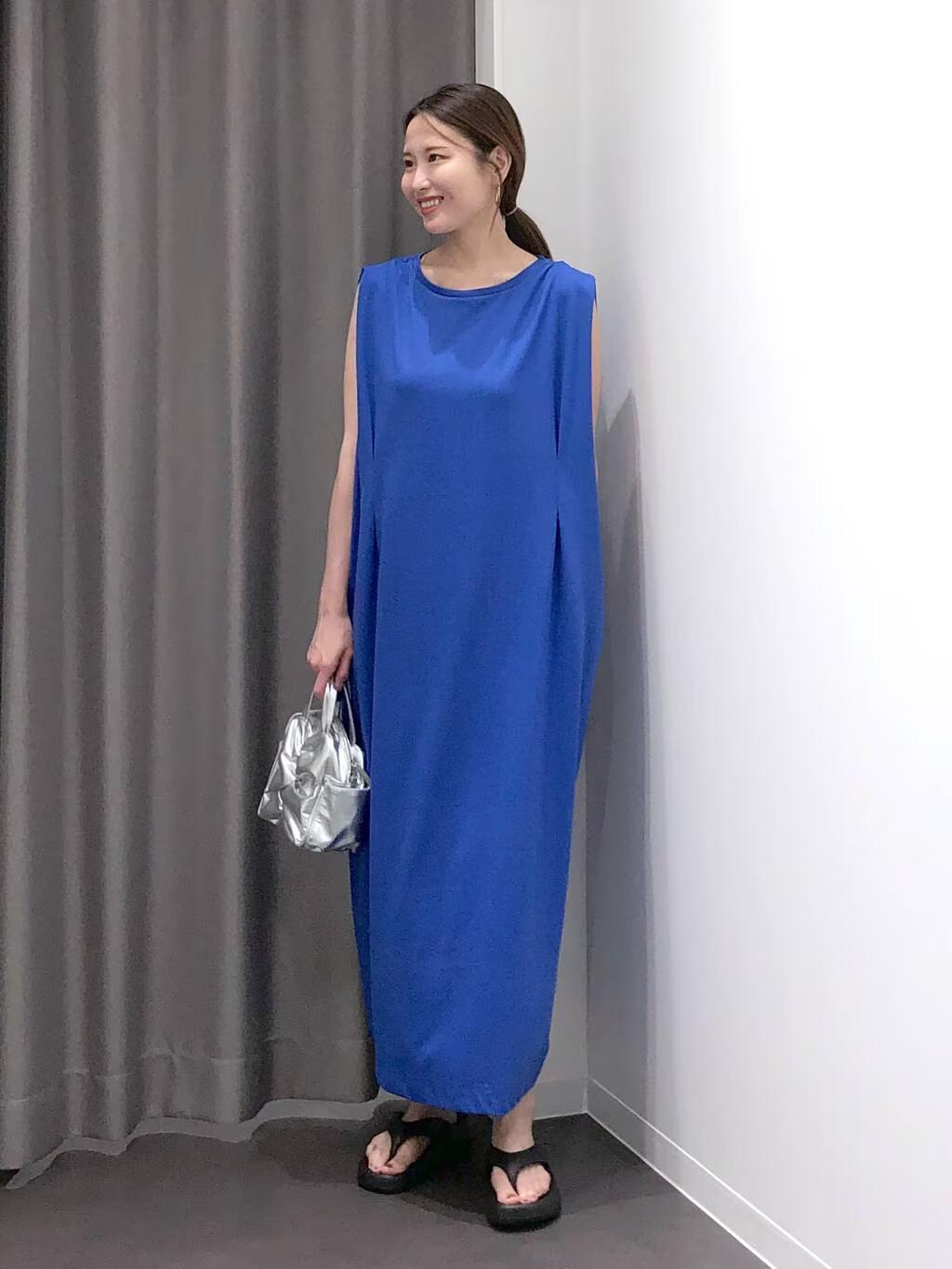 LAKOLEの【接触冷感】ウェストタックカットノースリーブワンピースを使ったコーディネートを紹介します。｜Rakuten Fashion(楽天ファッション／旧楽天ブランドアベニュー)5975211