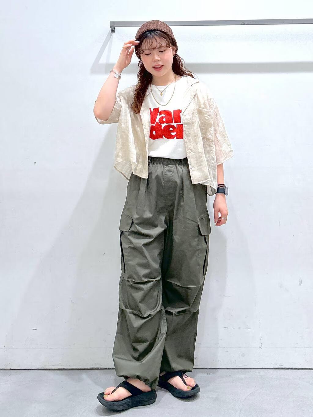 LAKOLEのシアーチェック開襟シャツを使ったコーディネートを紹介します。｜Rakuten Fashion(楽天ファッション／旧楽天ブランドアベニュー)5975273