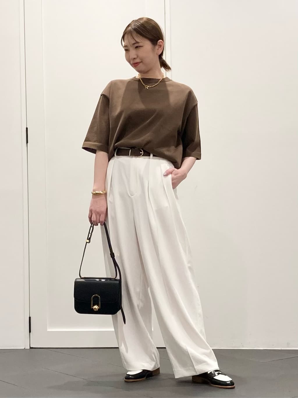 1er ArrondissementのドライニットTシャツを使ったコーディネートを紹介します。｜Rakuten Fashion(楽天ファッション／旧楽天ブランドアベニュー)5976326