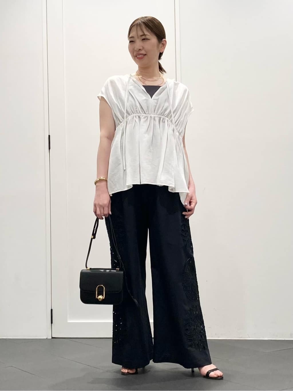 1er Arrondissementのギャザーネックブラウスを使ったコーディネートを紹介します。｜Rakuten Fashion(楽天ファッション／旧楽天ブランドアベニュー)5976327