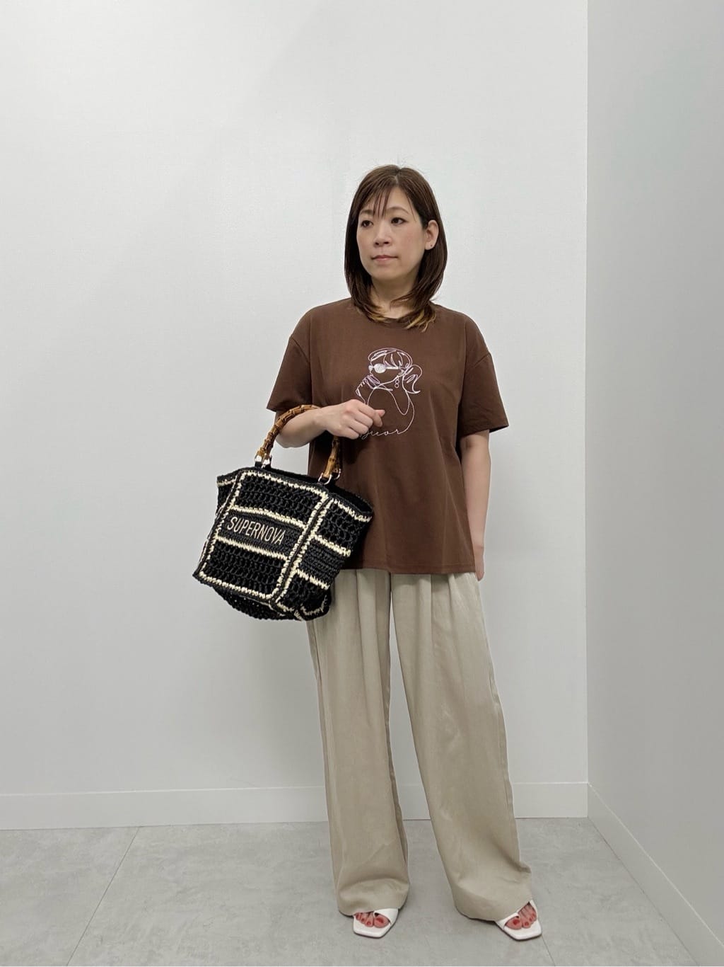 Vinのレディモチーフ刺繍Tシャツを使ったコーディネートを紹介します。｜Rakuten Fashion(楽天ファッション／旧楽天ブランドアベニュー)5976906