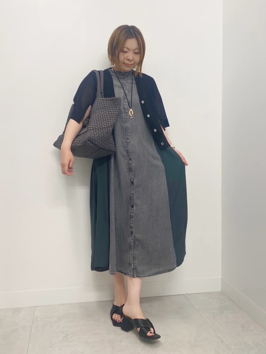 LASUDのドッキングデザインテンセルワンピースを使ったコーディネートを紹介します。｜Rakuten Fashion(楽天ファッション／旧楽天ブランドアベニュー)5978347