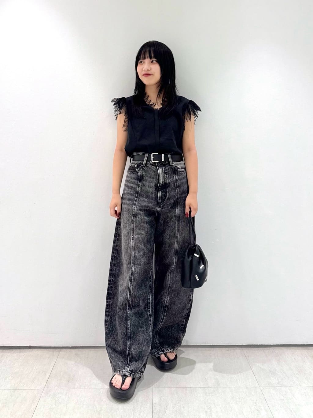 allurevilleのレースカラーブラウスを使ったコーディネートを紹介します。｜Rakuten Fashion(楽天ファッション／旧楽天ブランドアベニュー)5980186