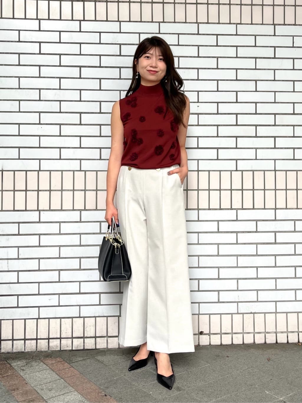 Vinの立体フラワーモチーフノースリーブニット(black,camel,renga)を使ったコーディネートを紹介します。｜Rakuten Fashion(楽天ファッション／旧楽天ブランドアベニュー)5985597